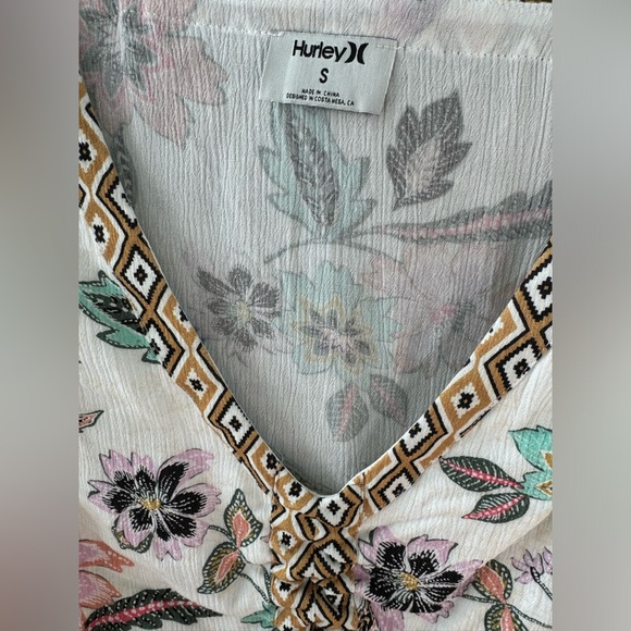 Hurley • Island Batik Floral Print Front Drawstring Crop Top • White Floral • S - Picture 4 of 5